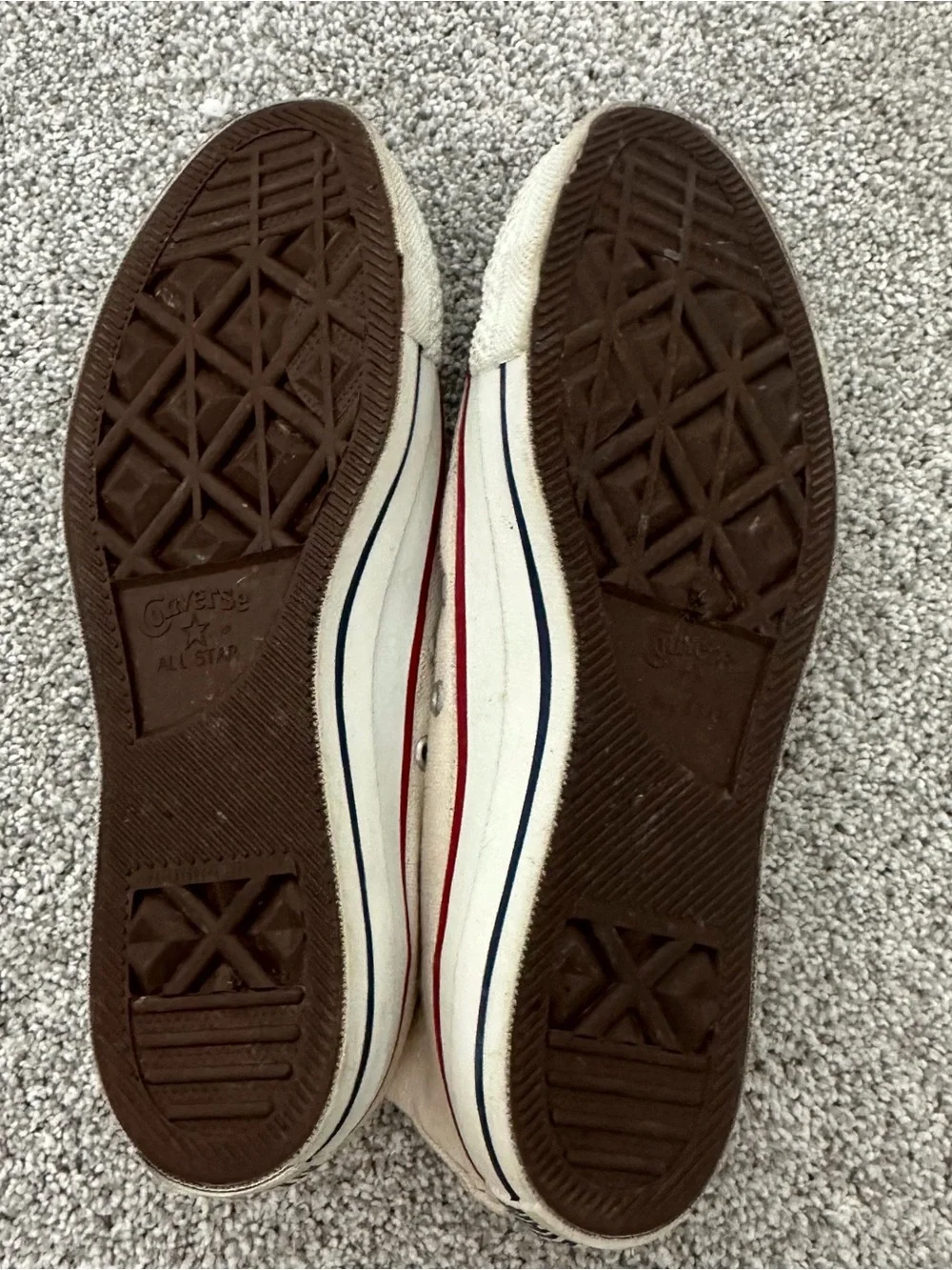 Converse low-top sneakers in cream with red stripe - Picture 5 of 6